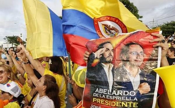 Aunque el resultado deberá quedar firme con el escrutinio oficial, el preconteo dejó una tendencia favorable para la dupla De la Espriella-Restrepo. (Foto: EFE)