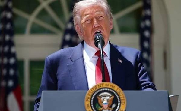 El presidente de Estados Unidos, Donald Trump, habla en la Casa Blanca durante un acto por el Día de la Madre, este 8 de mayo de 2026. EFE/Aaron Schwartz/Pool