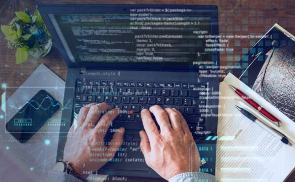 <i>Mediante la tokenización y la propiedad fraccionada, los salvadoreños pueden acceder a instrumentos financieros que anteriormente estaban reservados para grandes participantes. Foto de iStock</i>