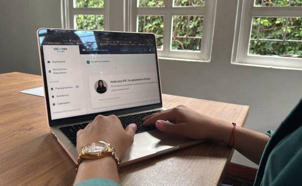 <i>El aporte de esta Inteligencia Artificial está en liberar tiempo que hoy se destina a tareas rutinarias, para que los docentes puedan enfocarse a la enseñanza personalizad y también a su propio bienestar. (Foto: Cortesia)</i>