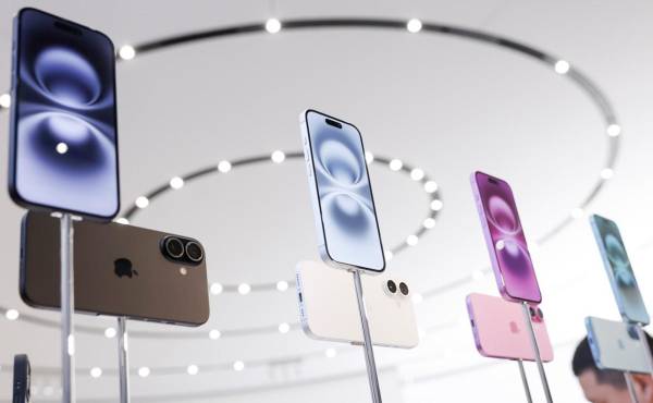 <i>En el trimestre, el iPhone representó cerca de la mitad de la facturación, unos US$57.000 millones. Foto de EFE</i>