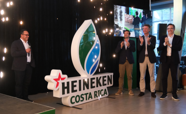 <i>La empresa cervecera Heineken compró en US$3.250 millones el negocio de alimentos, venta al detalle y bebidas de la costarricense Fifco, su operación en Centroamérica y su participación en otras compañías de la región. Foto de archivo</i>