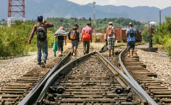 La pregunta que las políticas públicas deberían desentrañar no es por qué tantos se van, sino por qué tantos consideran que quedarse dejó de ser una opción viable. (Foto: Archivo)