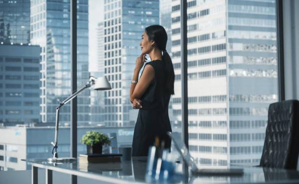<i>La probabilidad de que una mujer ocupe un puesto de liderazgo es de 7,8 %, frente al 9,7 % en el caso de los hombres. Foto de iStock</i>
