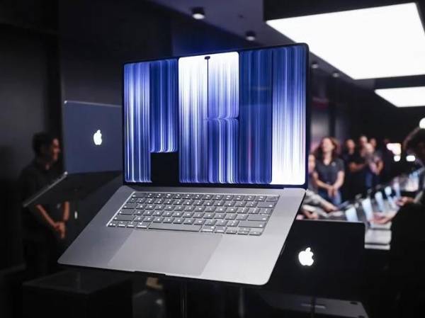 <i>El dispositivo llevará integrado el chip más potente jamás creado por Apple, los M5 pro o M5 Max, que irán acompañados con hasta 128 gigabytes de memoria unificada y hasta 16 terabytes de almacenamiento. (Foto: EFE)</i>