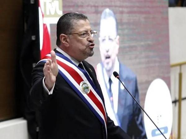 Chaves entregará el poder el próximo 8 de mayo a la presidenta electa Laura Fernández. (Foto: EFE)