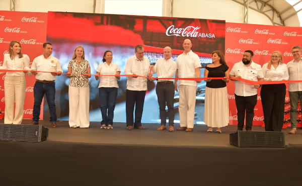 <i>La ampliación incorpora cuatro nuevas líneas de producción y más de 130.000 metros cuadrados de infraestructura, fortaleciendo la capacidad de abastecimiento para Guatemala y mercados de la región. Foto de cortesía</i>