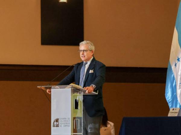 <i>La UE y la CCIC desarrollaron el Road Show: Global Gateway, una iniciativa que impulsa inversiones sostenibles, inclusivas y de alto impacto en países socios, movilizando fondos públicos y privados para generar beneficios sociales, económicos y ambientales. FOTO CCIC</i>