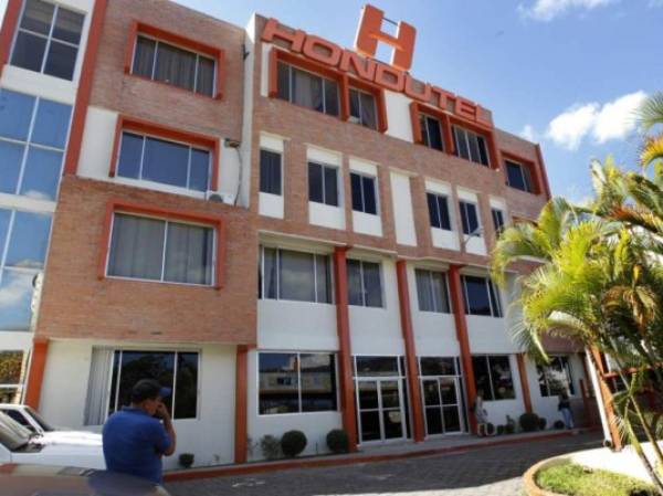La constante pérdida de abonados de la estatal de comunicaciones obliga a sus autoridades a diversificar la empresa. (Foto: laprensa.hn).