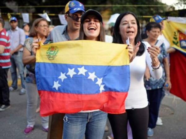 Unos 7,2 millones de venezolanos votaron en un plebiscito simbólico contra el presidente Nicolás Maduro y su Asamblea Constituyente, pero el gran desafío de la oposición ahora será cómo capitalizar ese caudal electoral parar lograr un cambio de gobierno. AFP PHOTO / FEDERICO PARRA