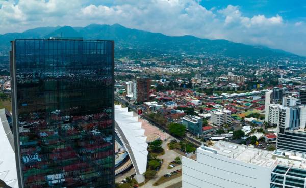 <i>El incremento del área construida estuvo impulsado principalmente por las obras nuevas no residenciales, entre ellas bodegas y locales comerciales. Foto de iStock</i>