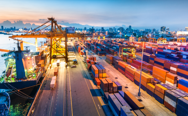 <i>El aumento de US$17.200 millones en las importaciones de bienes en agosto, hasta los US$342.200 millones, se debió sobre todo a un crecimiento de US$9.100 millones en los suministros y materiales industriales. Foto de iStock</i>
