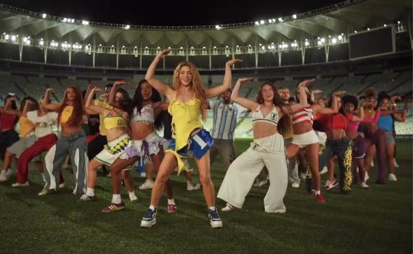 <i>Captura de video cedido por Shakira que muestra a la cantante colombiana en un fragmento del nuevo video de 'Dai Dai', que será la canción oficial del Mundial de Fútbol que se jugará entre junio y julio próximos en Estados Unidos, México y Canadá. EFE/Shakira </i>