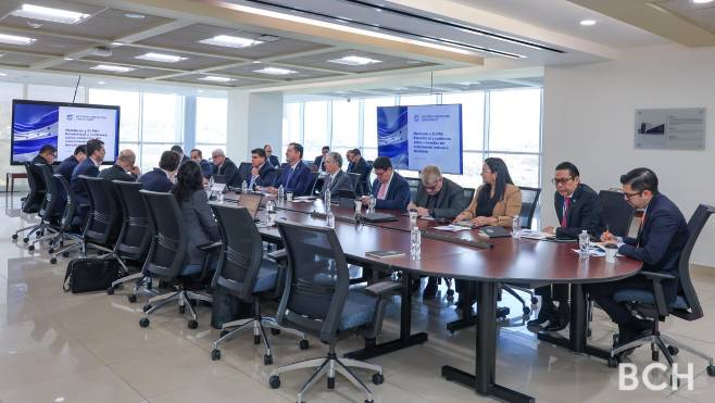 <i>Recientemente, se iniciaron en Tegucigalpa una ronda de conversaciones para establecer un diagnóstico de la economía nacional y adaptar el programa vigente a las prioridades de la administración. Foto de cortesía</i>