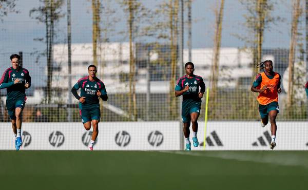 <i>La plantilla acabó esta sesión preparatoria con finalización en porterías, una parte táctica y partidos en un campo de dimensiones reducidas, según informa el club. Foto de cortesía</i>