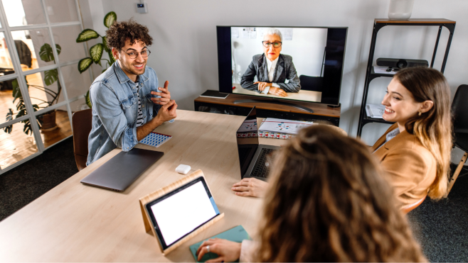 <i>Ofrecer nuevas oportunidades dentro de la propia empresa puede convertirse en una estrategia para elevar el compromiso, mejorar la experiencia laboral y desarrollar a los futuros líderes. Foto de iStock</i>