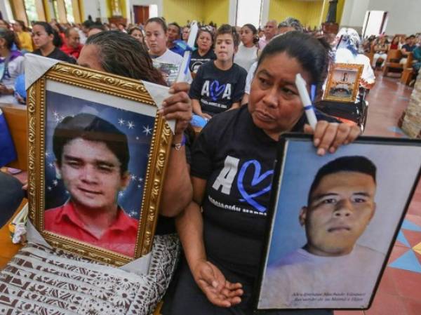 Members of the organization Mothers of April (AMA) hold portraits of their late loved ones during a mass 'for Freedom, Justice and Memory' at the Cathedral in Managua on February 23, 2020. - The AMA is an organization of mothers of youngsters killed during the April 2018 opposition protests. (Photo by INTI OCON / AFP)