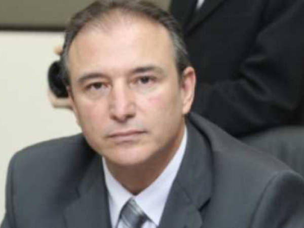 Otto PŽrez Molina sostiene su primera reuni—n de gabinete y da a conocer a algunos de sus ministros en la sede del Partido Patriota; en la imagen Sergio de la Torre. FOTO: Alvaro Interiano.