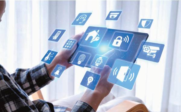 <i>Si bien la cara visible de la conectividad son los celulares y en cierto modo las antenas de telecomunicación, una parte clave de este entramado son los nodos, verdaderas autopistas de datos montados en kilómetros y kilómetros de fibra óptica. FOTO SHUTTERSTOCK</i>