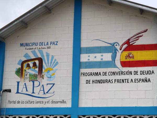 <i>El Embajador español en Honduras, Diego Nuño, inauguró el Programa de Agua Potable y Saneamiento en La Paz, con una inversión de US$11.2M. FOTO EMBAJADA ESPAÑA</i>