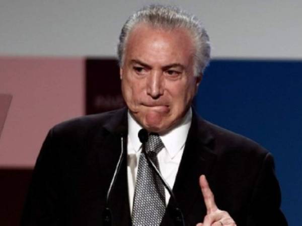 Brazil's President Michel Temer gestures as he delivers a speech, during the Global Child Forum on South America inauguration ceremony, at Sao Paulo's Industry Federation (FIESP) building, in Sao Paulo, Brazil on April 04, 2017. / AFP PHOTO / Miguel SCHINCARIOL