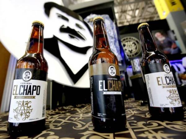 Botellas de la cerveza que lleva la marca 'El Chapo'. Foto AFP