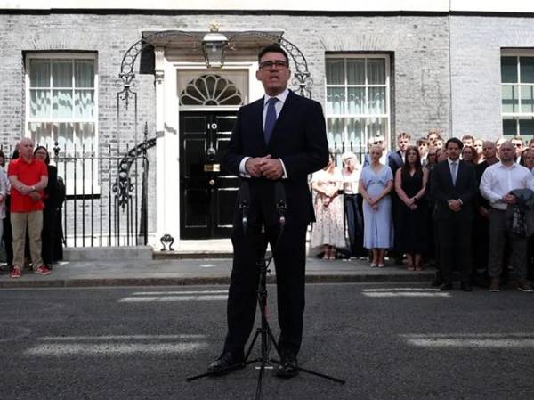 En su comparecencia ante los medios tras asumir el cargo, el ya nuevo primer ministro , prometió un nuevo modelo político y un nuevo modelo económico para el Reino Unido. (Foto: EFE)