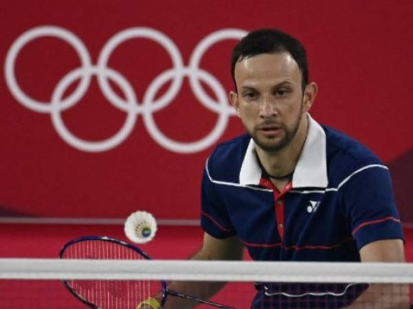 Guatemala's Kevin Cordon hits a shot to Hong Kong's Angus Ng Ka Long in their men's singles badminton group stage match during the Tokyo 2020 Olympic Games at the Musashino Forest Sports Plaza in Tokyo on July 28, 2021. (Photo by Alexander NEMENOV / AFP)