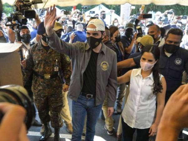 Nayib Bukele, El Salvador&#39;s president, and First Lady Gabriela Bukele depart after casting a ballot at a polling station during legislative elections in San Salvador, El Salvador, on Sunday, Feb. 28, 2021. Bukele is seeking to expand his power in Congress with voters heading to the polls Sunday in a legislative election that could also pave the way for an International Monetary Fund program.