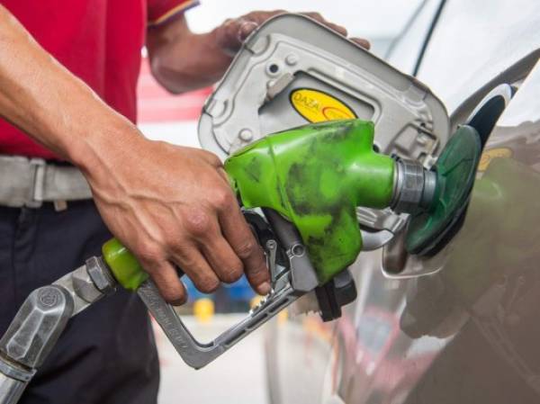 En Venezuela, donde la distribución de carburantes es un monopolio del Estado, los precios de venta son inferiores al coste de producción y de comercialización.