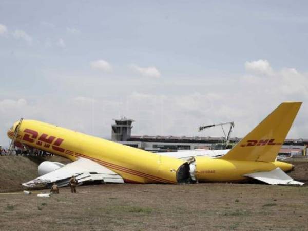 Aeropuerto internacional Juan Santamaría cancela vuelos por accidente de avión de DHL