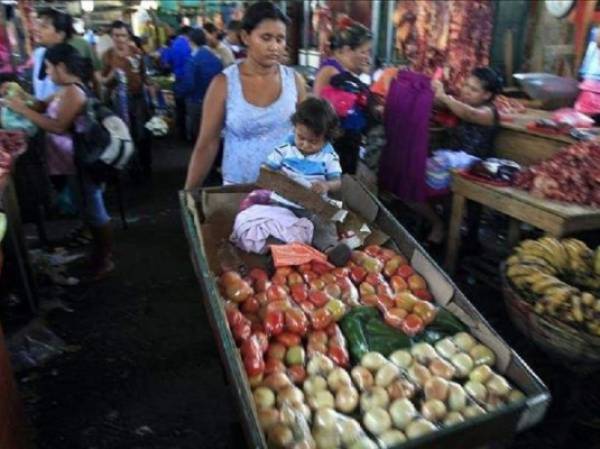 Según la ONU, estas cifras son un llamado urgente al diseño de políticas que faciliten la inserción de estas personas en edad de trabajar al mercado laboral formal, y su participación en los sistemas de previsión contributiva. (Foto: El País).