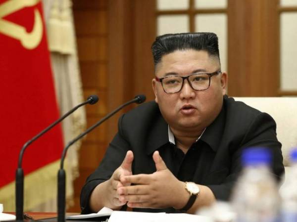 In this picture taken on September 29, 2020 and released from North Korea's official Korean Central News Agency (KCNA) on September 30, 2020 North Korean leader Kim Jong Un speaks during a meeting of the Political Bureau of the Central Committee of the Workers' Party of Korea (WPK) in Pyongyang. (Photo by STR / KCNA VIA KNS / AFP) / South Korea OUT / ---EDITORS NOTE--- RESTRICTED TO EDITORIAL USE - MANDATORY CREDIT 'AFP PHOTO/KCNA VIA KNS' - NO MARKETING NO ADVERTISING CAMPAIGNS - DISTRIBUTED AS A SERVICE TO CLIENTS / THIS PICTURE WAS MADE AVAILABLE BY A THIRD PARTY. AFP CAN NOT INDEPENDENTLY VERIFY THE AUTHENTICITY, LOCATION, DATE AND CONTENT OF THIS IMAGE --- / (Photo by STR/KCNA VIA KNS/AFP via Getty Images)