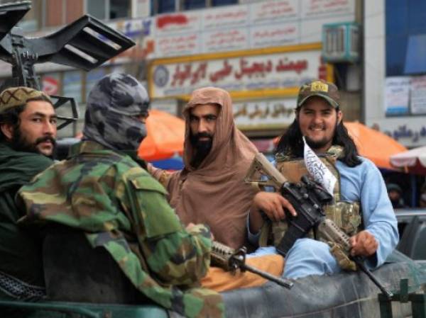 Taliban fighters patrol on a pick-up vehicle along in a street in Kabul on August 31, 2021 after the US pulled all its troops out of the country to end a brutal 20-year war -- one that started and ended with the hardline Islamist in power. (Photo by Hoshang Hashimi / AFP)