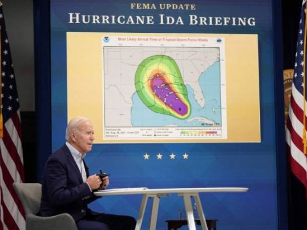 WASHINGTON, DC - AUGUST 28: U.S. President Joe Biden speaks on the preparations being made by FEMA for Hurricane Ida in the Eisenhower Executive Office Building on August 28, 2021 in Washington, DC. Hurricane Ida is expected to hit the Gulf Coast with life threatening storm surge and catastrophic winds on Sunday. Joshua Roberts/Getty Images/AFP (Photo by JOSHUA ROBERTS / GETTY IMAGES NORTH AMERICA / Getty Images via AFP)