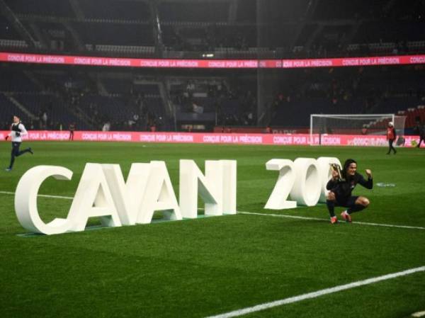 Edinson Cavani marca su gol 200 con el PSG
