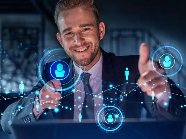 <b>Los líderes en IA producen 3,5 veces más de patentes que sus competidores, asegura un estudio de Boston Consultin Group. (Foto: Shutterstock)</b>