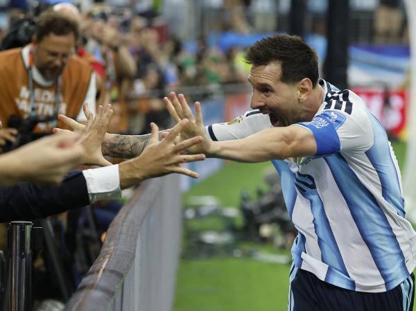 <i>El delantero de Argentina, Leo Messi, celebra el segundo gol del combinado argentino durante el partido del Mundial 2026 entre Argentina y Austria, este lunes en Arlington, Texas. EFE/Mariscal</i>
