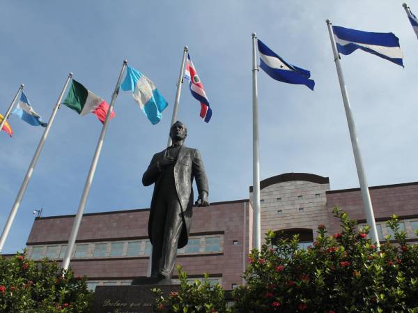 BCIE emite bono sostenible por 500 millones de libras esterlinas