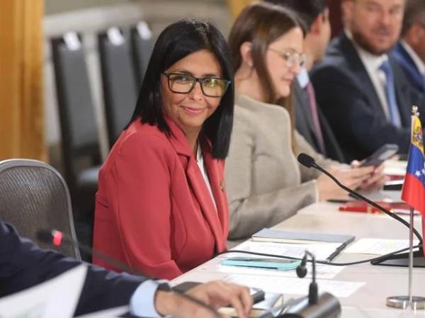 <i>El gobierno de Delcy Rodríguez busca dar confiabilidad no sólo para el regreso de sus connacionales sino también de inversión extranjera. (Foto: EFE)</i>