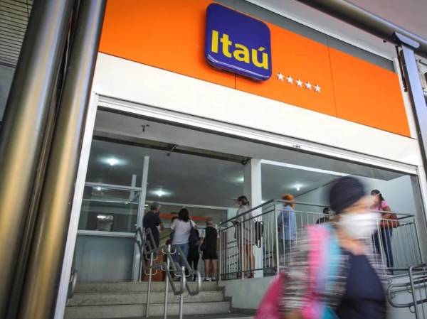 <i>Itaú aclaró que la decisión responde a un ajuste estratégico para concentrarse en Itaú Corporate. (FOTOGRAFÍA: EFE) </i>