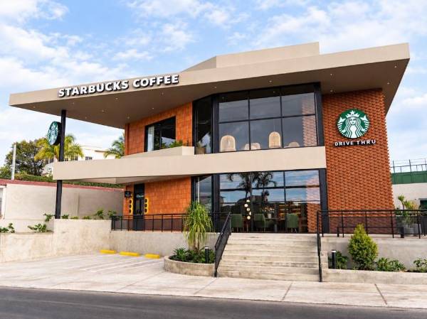 <i>Representa la apertura de la cafetería Starbucks número 1,900 en Latinoamérica y el Caribe, y la número 100 operada por Premium Restaurants of America. Foto de cortesía</i>
