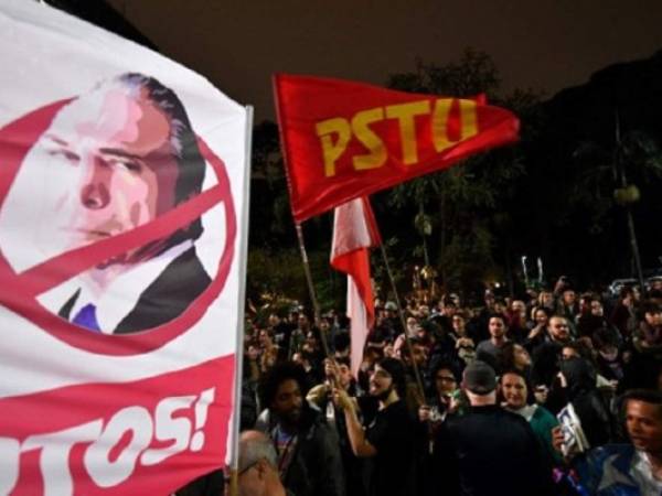 Las protestas contra el presidente de Brasil, Michel Temer, quien ascendió al cargo tras el 'impeachment' contra Dilma Rousseff, se multiplican por los escándalos de corrupción. (Foto: AFP).