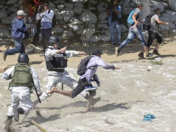 Unos 500 migrantes centroamericanos que se dirigen a Estados Unidos en una nueva caravana cruzaron este lunes a México desde Guatemala, pero más de 400 fueron interceptados después de atravesar el río Suchiate, frontera natural entre ambos países.
