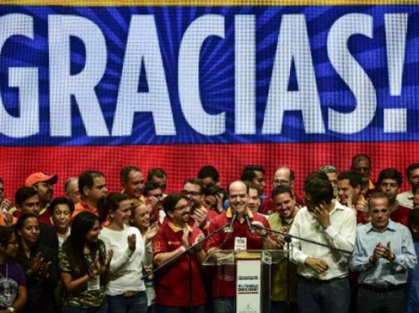 Julio Borges, líder de la oposición, lideró el discurso tras conocerse los resultados de la histórica votación que no cuenta con el aval del gobierno.