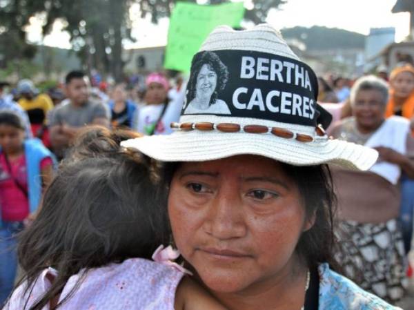 Berta fue asesinada a tiros la madrugada del 3 de marzo por desconocidos que entraron a su casa en la ciudad de La Esperanza (oeste). (Foto: newyorker.com)