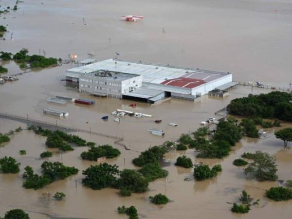 Aerial view of a factory in the municipality of La Lima, on the outskirts of San Pedro Sula, 240 km north of Tegucigalpa, flooded due to the overflowing of the Chamelecon river after the passage of Hurricane Iota, taken on November 18, 2020. - Storm Iota, which made landfall in Nicaragua as a 'catastrophic' Category 5 hurricane Monday, killed at least ten people as it smashed homes, uprooted trees and swamped roads during its destructive advance across Central America. (Photo by Orlando SIERRA / AFP)