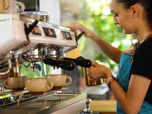 <i>Los ensayos aleatorizados, el tipo de diseño de estudio más riguroso y fiable, han demostrado que el consumo de cafeína en el café se asocia a un menor riesgo de fibrilación auricular, pero también a un mayor riesgo de contracciones ventriculares prematuras. Foto de iStock</i>