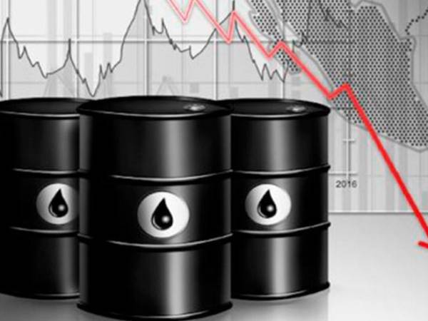 Petróleo cae más del 5% por avances en cese al fuego en Ucrania y COVID-19 en China