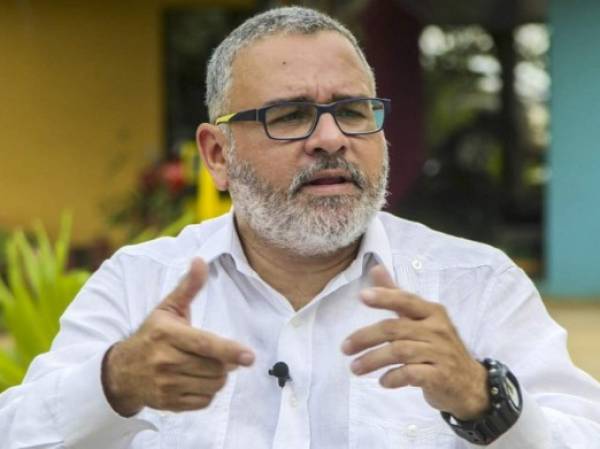 Handout picture released by Nicaragua's presidency showing Salvador's former president Mauricio Funes offering an interview to the official TV channel after Nicaragua granted him political asylum, in Managua on September 8, 2016.Nicaragua has granted political asylum to Funes, who faces corruption accusations at home, officials said Tuesday. The leftist leader, in office from 2009 to 2014, was covered by laws that 'guarantee asylum... to those who are persecuted for fighting for democracy, peace, justice and human rights,' the Nicaraguan government said. Funes, who condemns the allegations against him as politically motivated, is facing an investigation for illegal enrichment during his time in office. / AFP PHOTO / PRESIDENCIA NICARAGUA / Jairo CAJINA / RESTRICTED TO EDITORIAL USE - MANDATORY CREDIT 'AFP PHOTO / NICARAGUA'S PRESIDENCY' - NO MARKETING NO ADVERTISING CAMPAIGNS - DISTRIBUTED AS A SERVICE TO CLIENTS